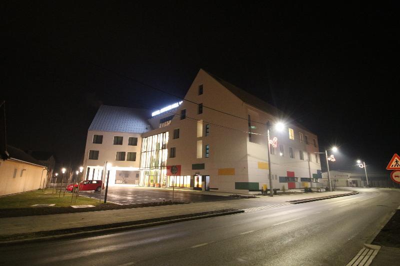 Hotel Garden Hill Velika Gorica Extérieur photo